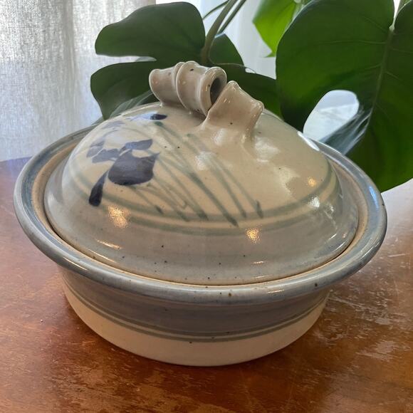 Signed Art Pottery Lidded Dish, Heavy w/‎ Iris Flower & Beautiful Glaze EUC
